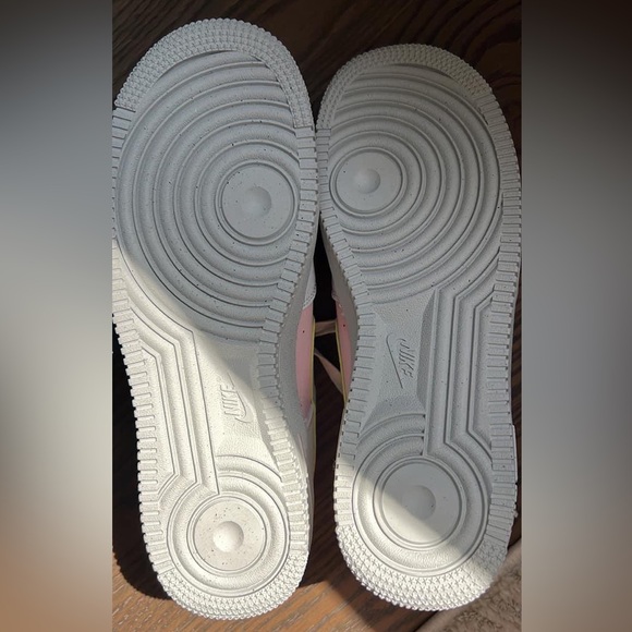 BRAND NEW Nike Air Force 1, size 7Y (8.5 women’s) - Picture 3 of 4
